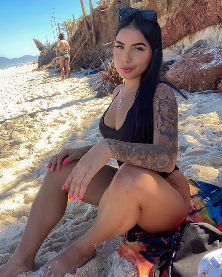 Morenita con un culo delicioso