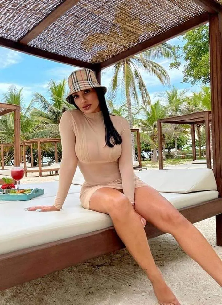 Sexxxy