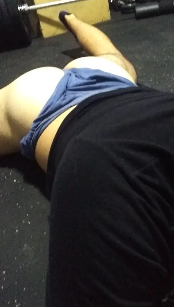Putito fitness con ganas de dar cola