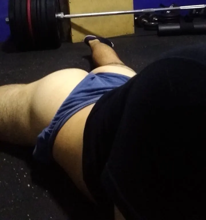 Putito fitness con ganas de dar cola