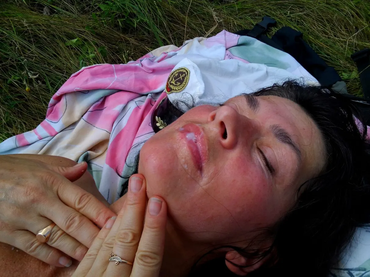 Milf Ciclista en bolas traga leche