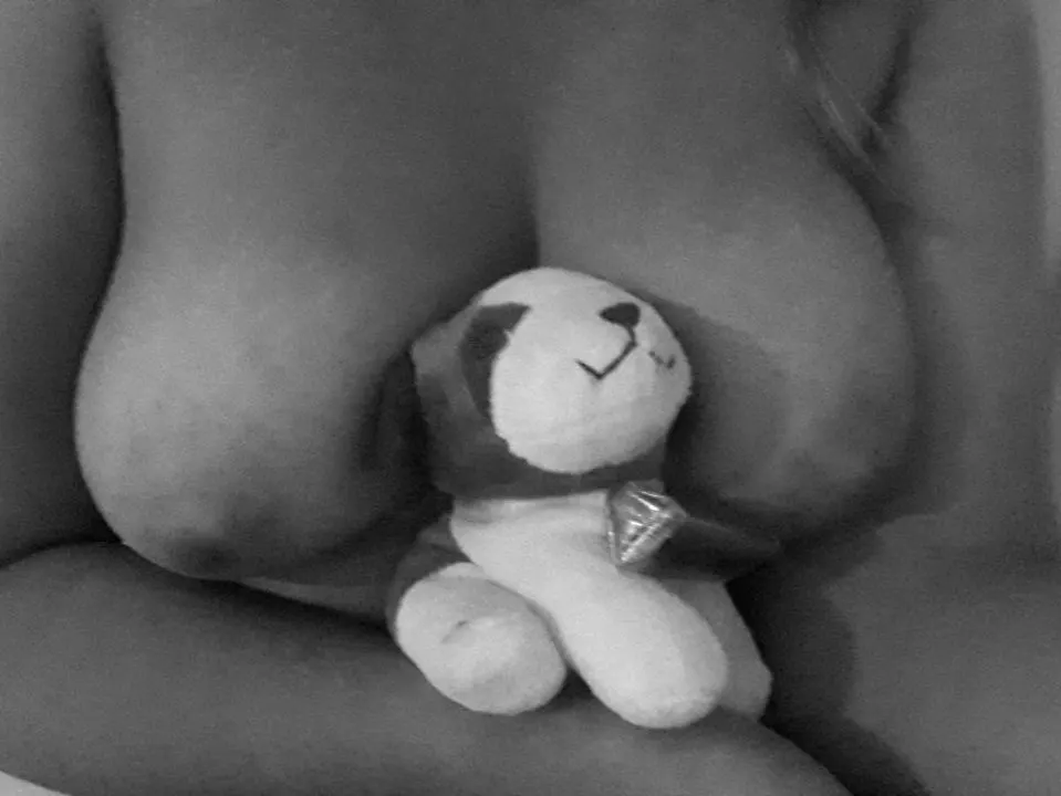 Quién se viene a dormir conmigo y mi osito ??💋