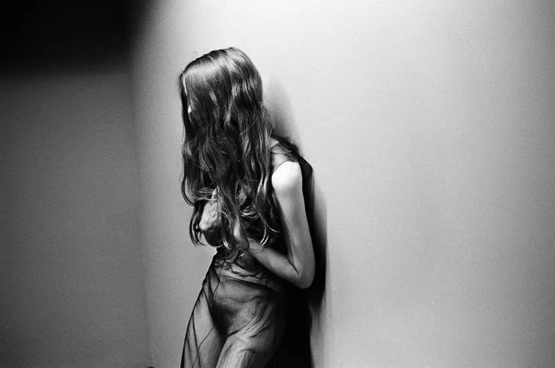 Britanny Markert - Oscura fotografía analógica