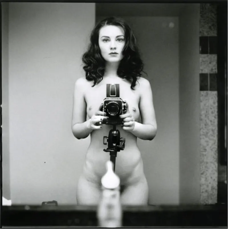 Britanny Markert - Oscura fotografía analógica
