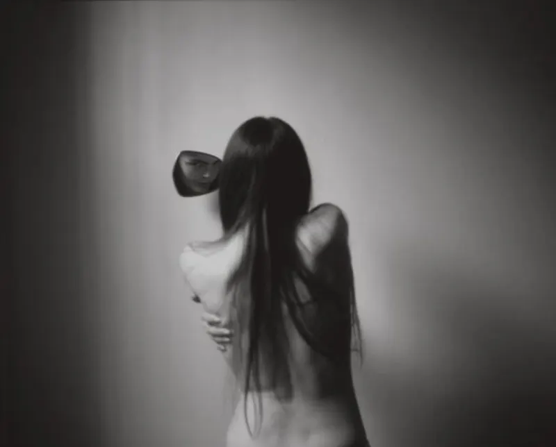 Britanny Markert - Oscura fotografía analógica