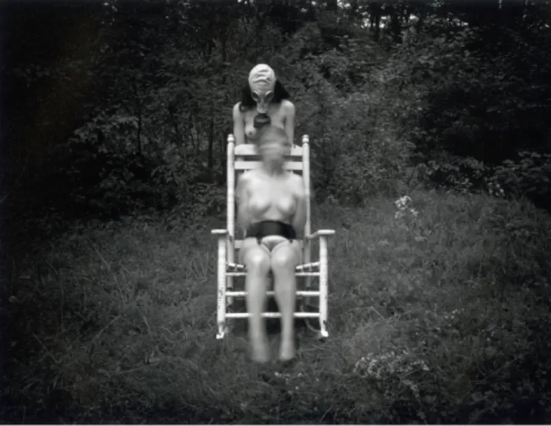 Britanny Markert - Oscura fotografía analógica