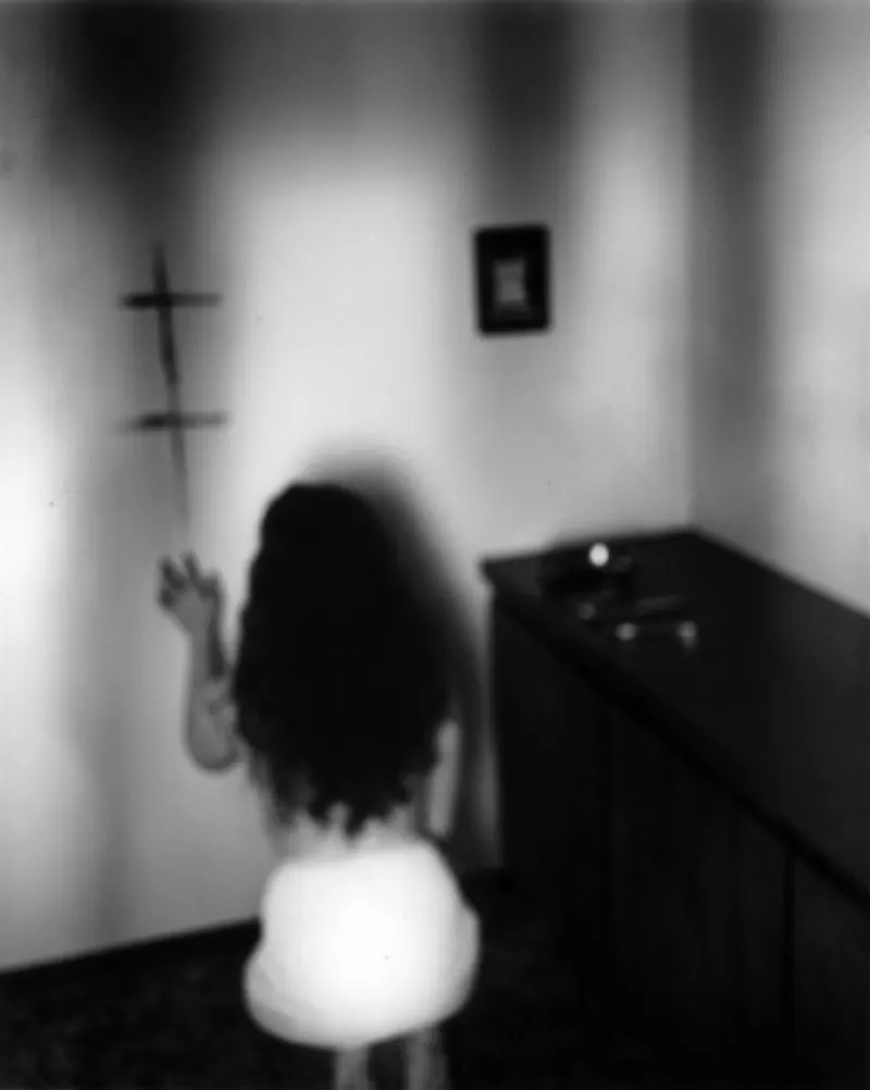 Britanny Markert - Oscura fotografía analógica