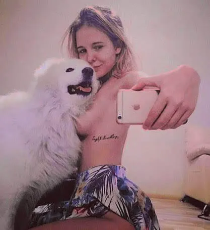 Katerina Rys - Hermosa rubia rusa