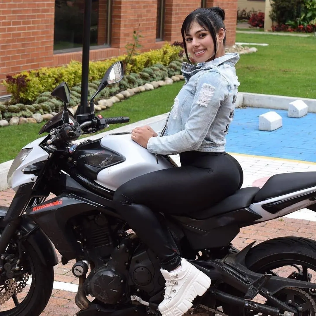 Motos y mujeres que más