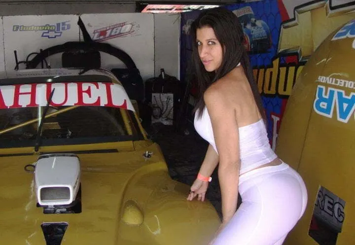 Romy , una promotora muy sexie