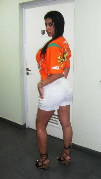 Romy , una promotora muy sexie