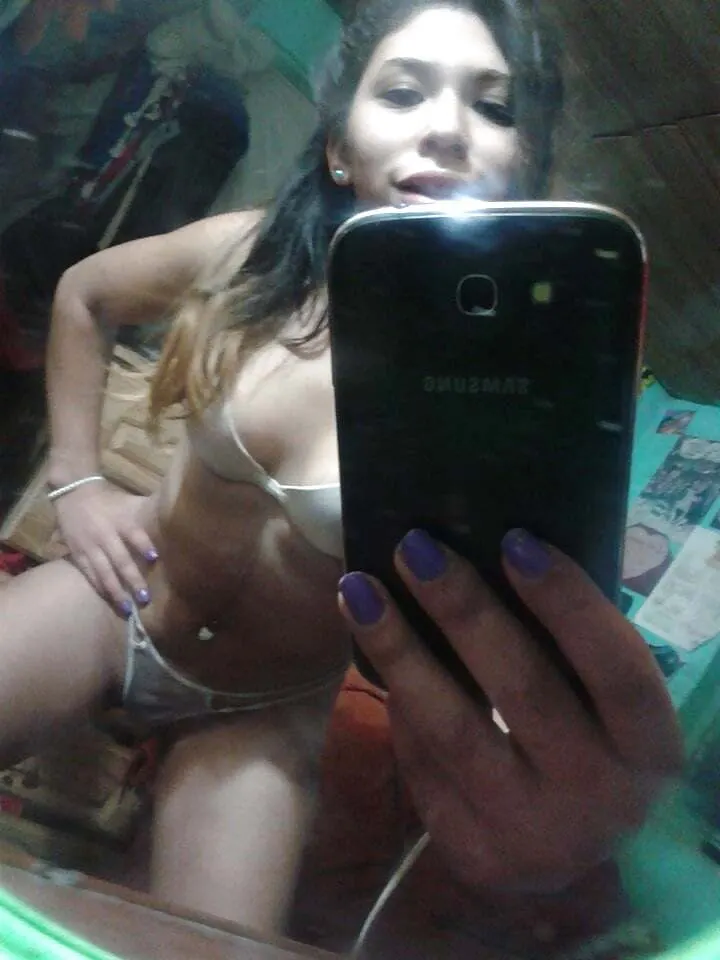 Rocio , hermosa promotora se muestra