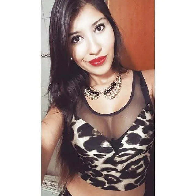 Promotora muy tetona