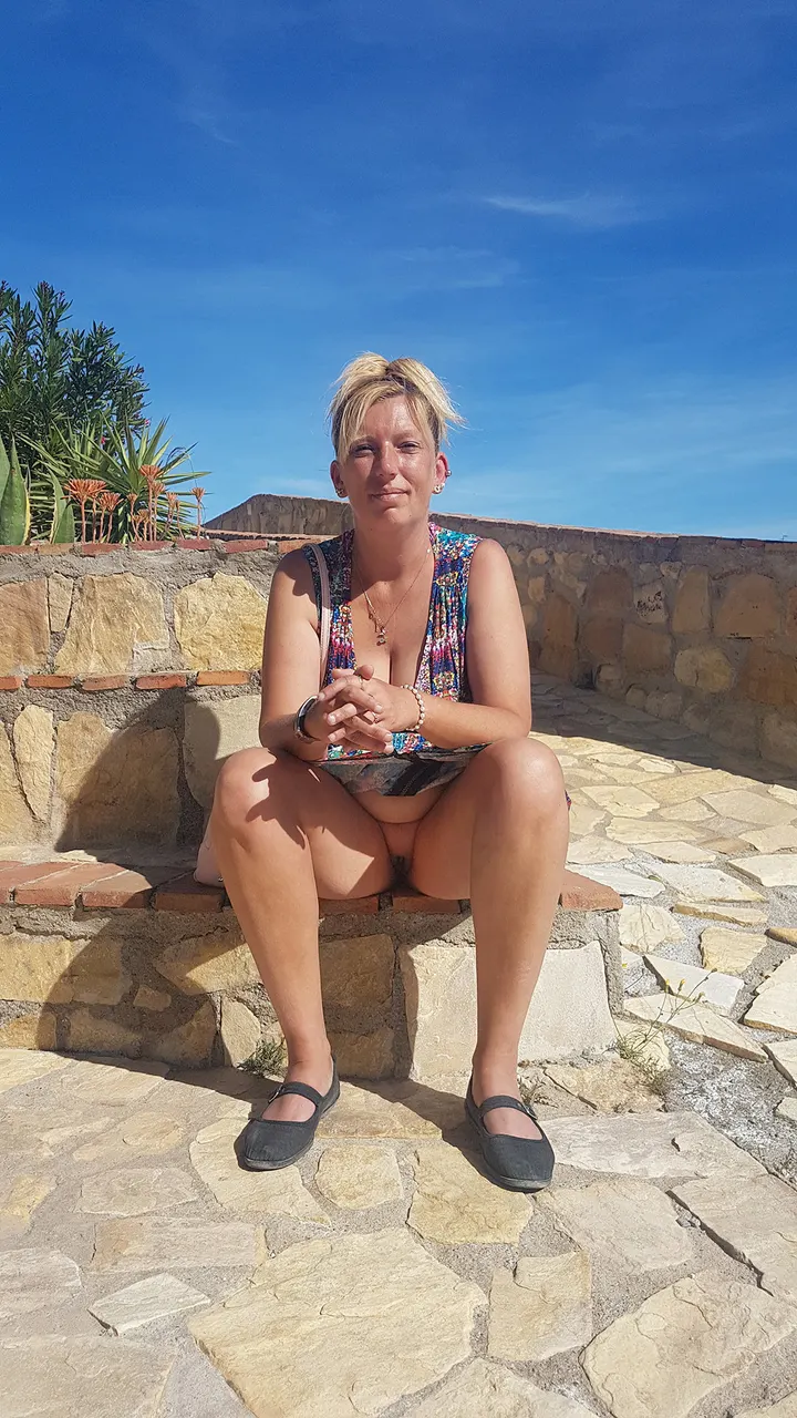 Esta milf te muestra y...