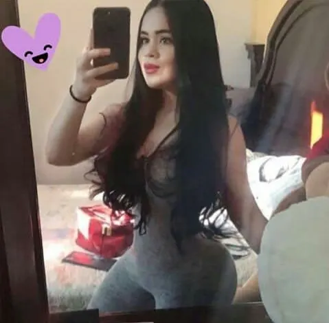 Diosa buenota, culona y tetona de extrema calidad.