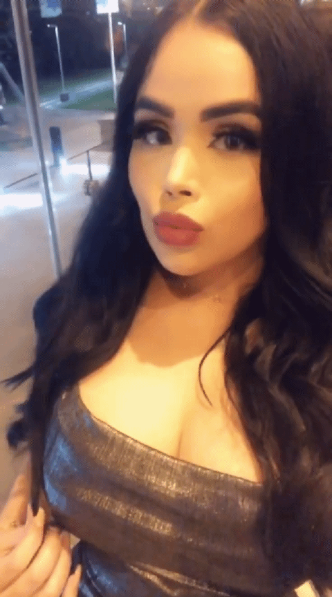 Diosa buenota, culona y tetona de extrema calidad.