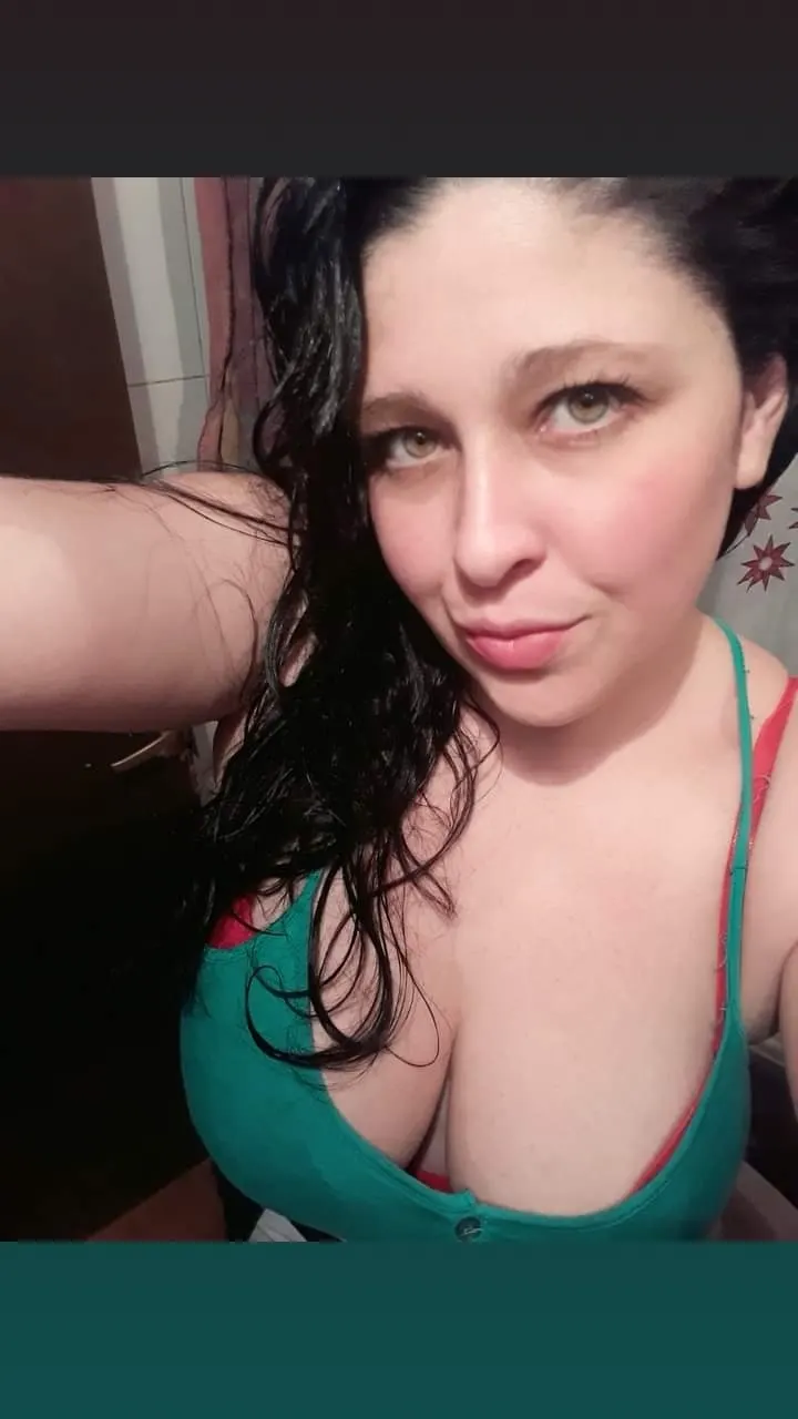 Karen😍 alguien tiene algo más de ella?