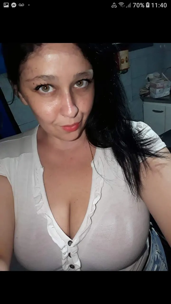 Karen😍 alguien tiene algo más de ella?