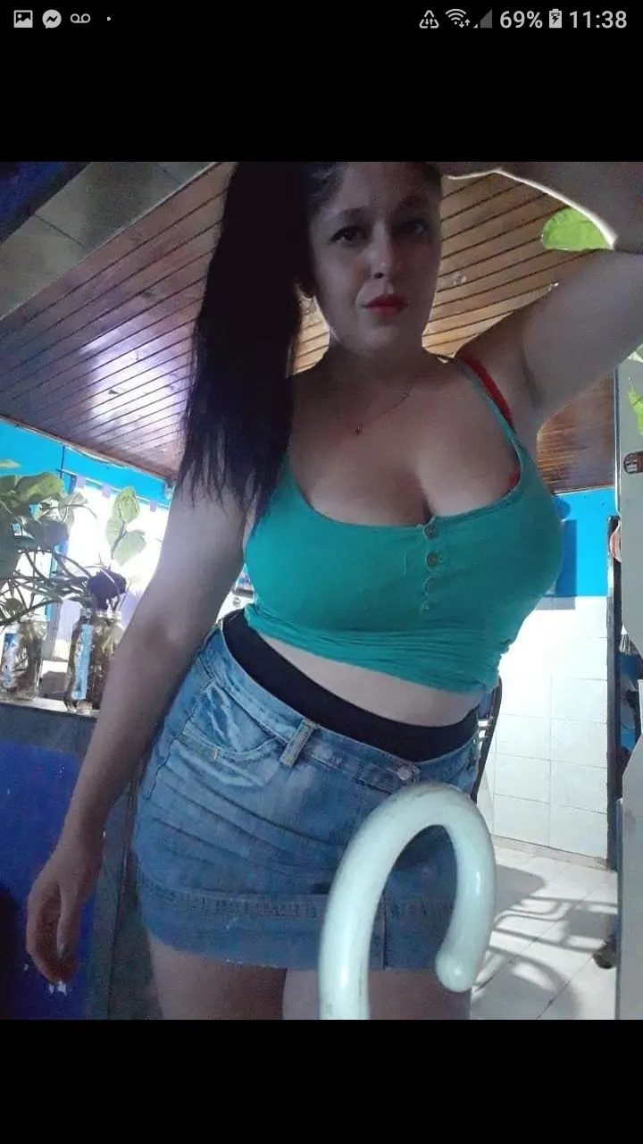Karen😍 alguien tiene algo más de ella?