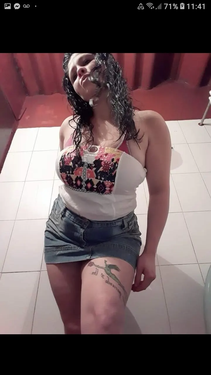 Karen😍 alguien tiene algo más de ella?