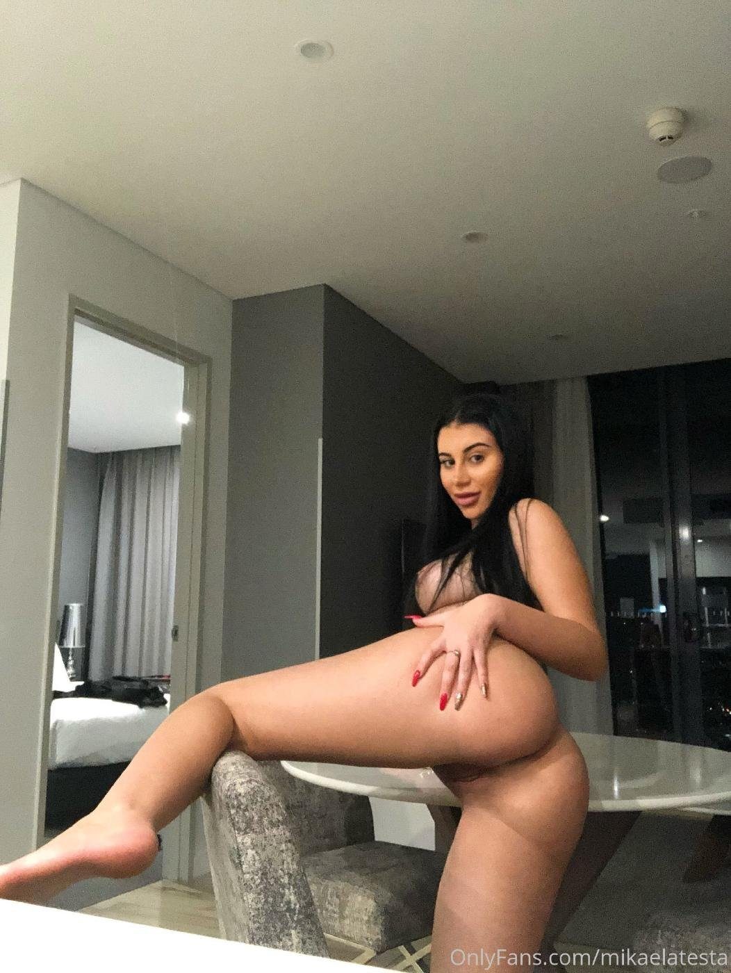 Pendeja con grandes tetas