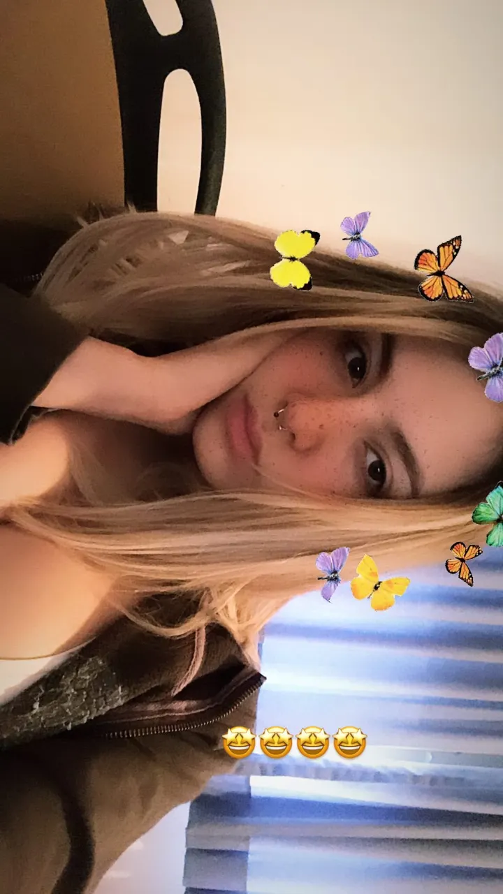 Que Linda Mina😍🤤