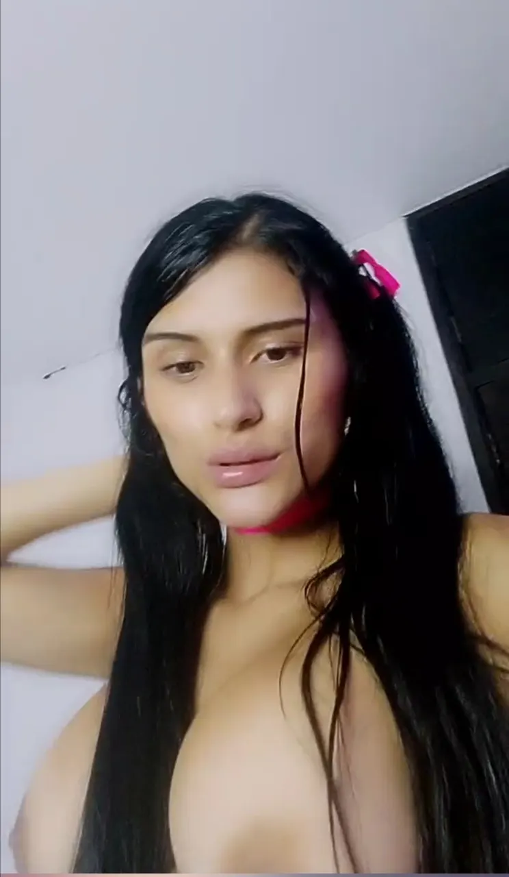 Andrea la Colombiana deliciosa.