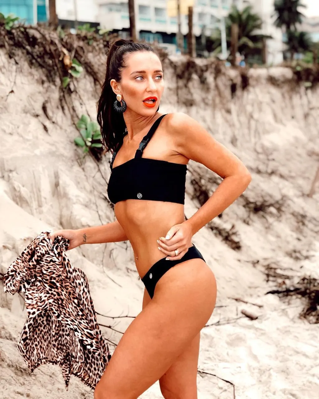 Caro Haldemann (parte 2) + gifs desnuda