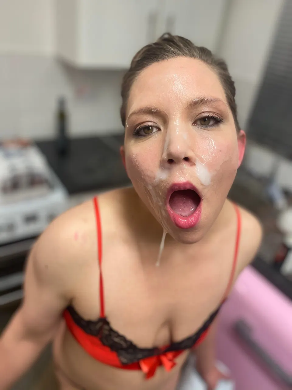 milf bien puta y perra le encanta la leche en la cara