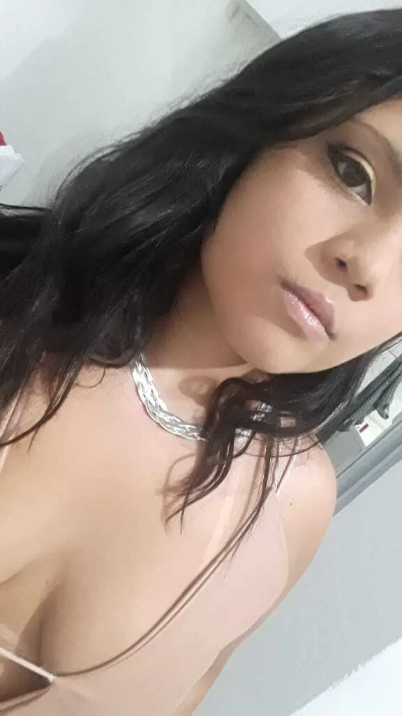 Thamires gordita de labios gruesos.
