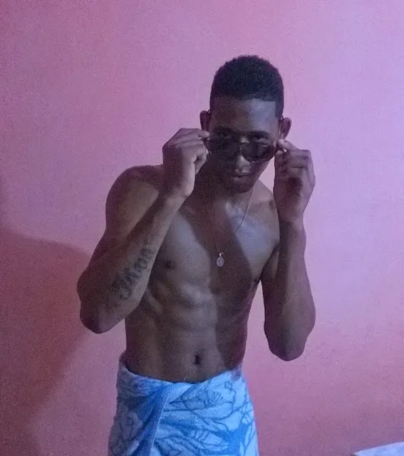 Senegalés dotado... Deséa radicarse acá