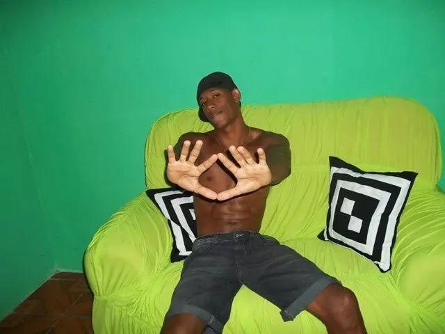 Senegalés dotado... Deséa radicarse acá
