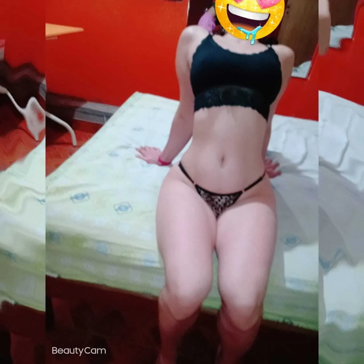 Posando por su pene