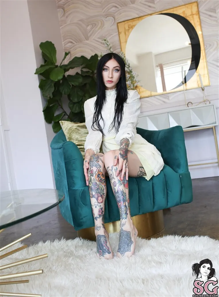 Ivory Suicide, Buttons and Velvet