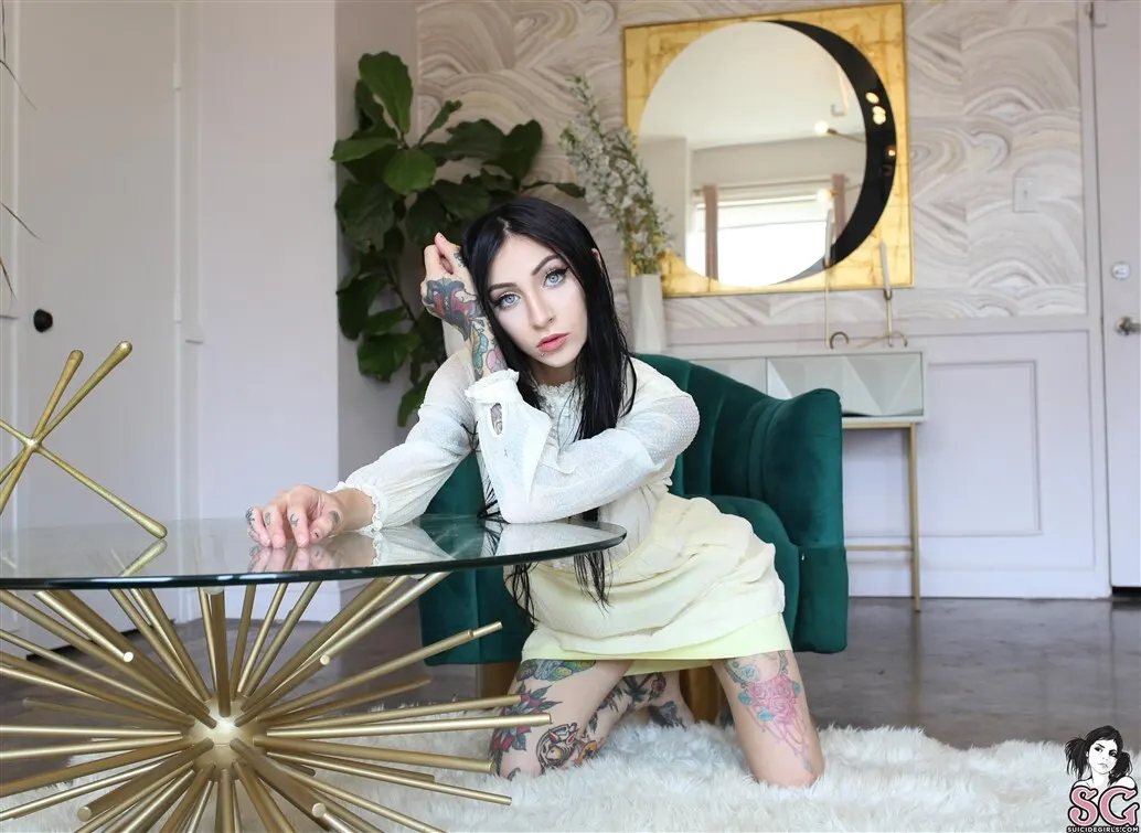 Ivory Suicide, Buttons and Velvet