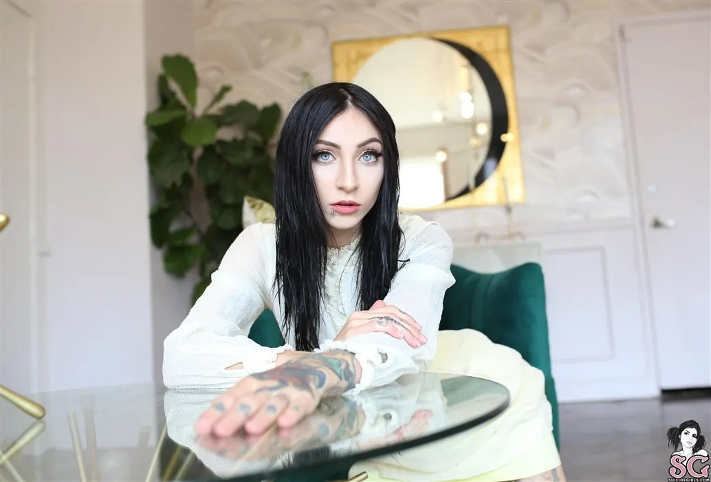 Ivory Suicide, Buttons and Velvet