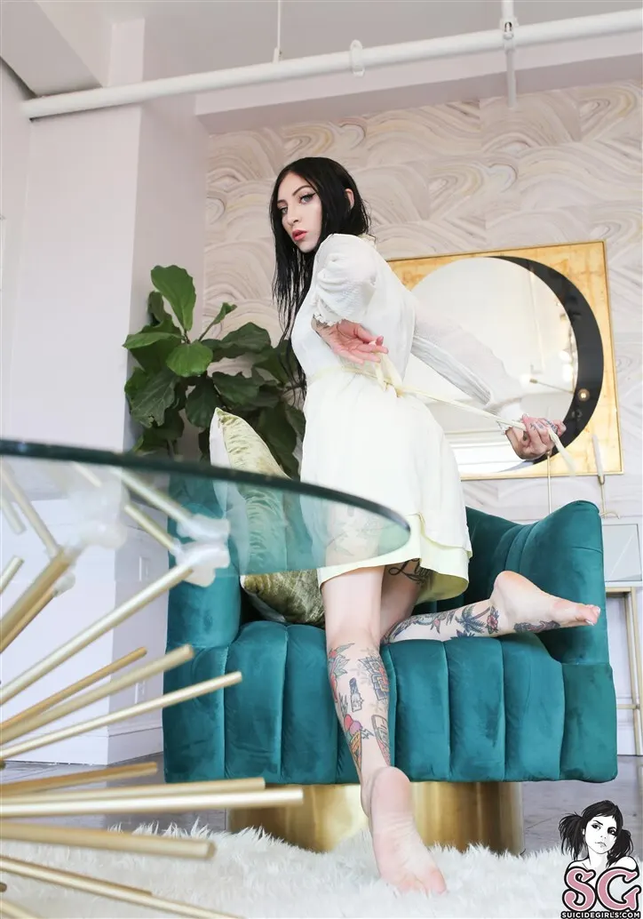 Ivory Suicide, Buttons and Velvet