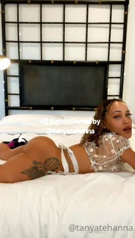 Tanya tehanna enanita puta afro para la mesa de luz