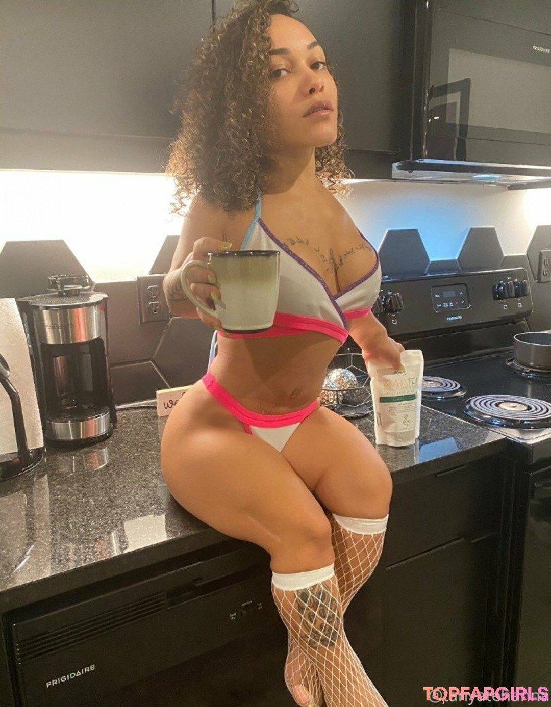 Tanya tehanna enanita puta afro para la mesa de luz