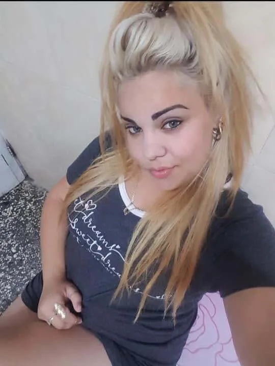 Gordita linda con actitud 353