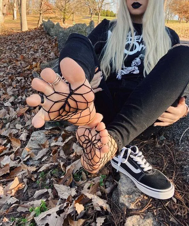 Ven a pajearte con estos hermosos pies 🤤
