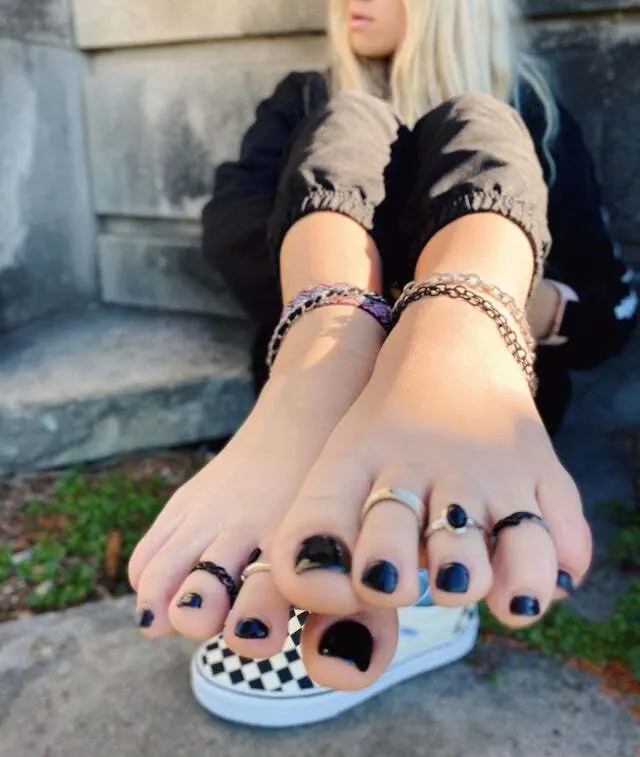 Ven a pajearte con estos hermosos pies 🤤