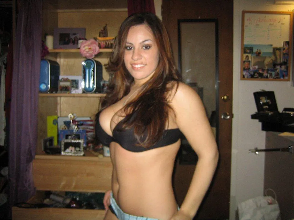Pendeja muy tetona calienta braguetas