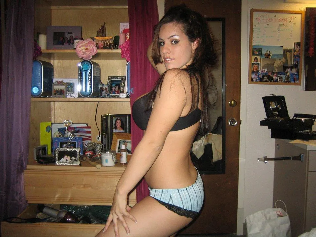 Pendeja muy tetona calienta braguetas