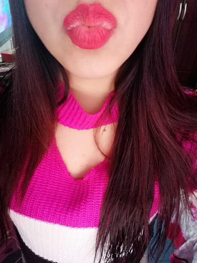 Soytubebita nos calienta con su hermosa cola