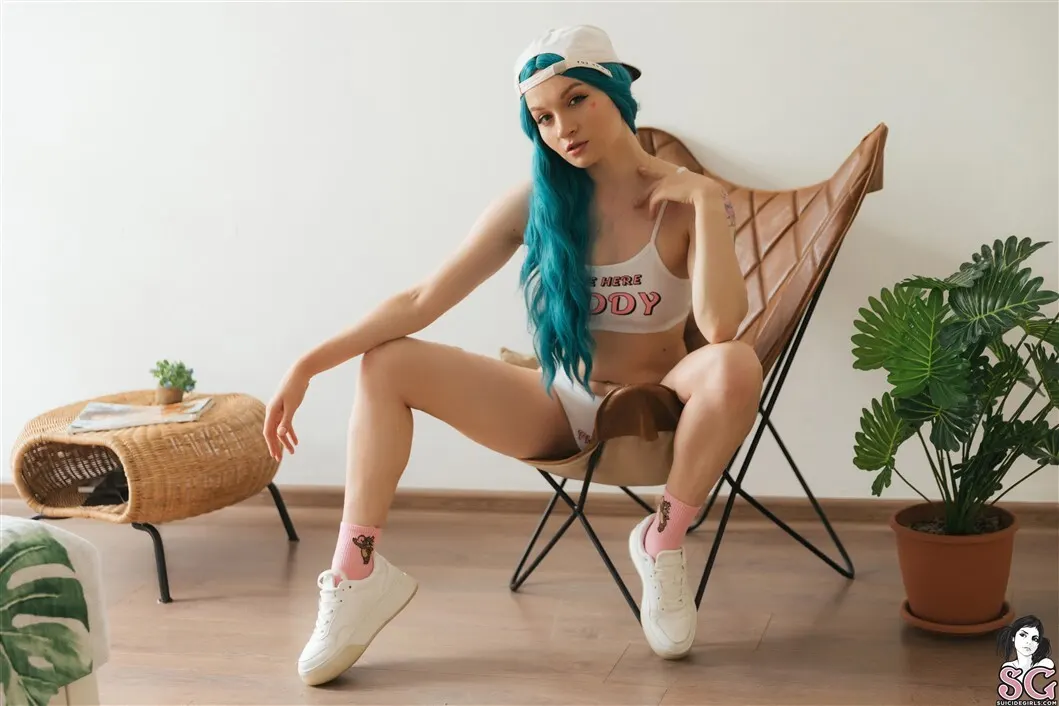 Verdgyvi Suicide, Uh, you're a naughty girl