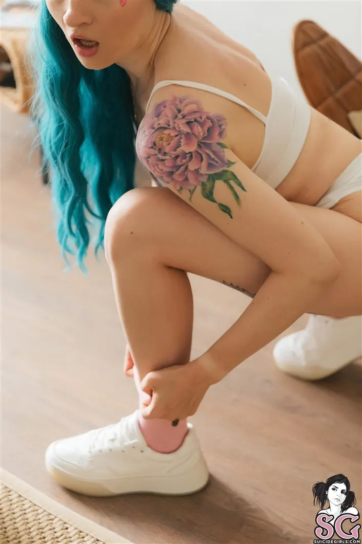 Verdgyvi Suicide, Uh, you're a naughty girl
