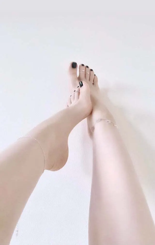 Vas a querer chupar estos pies 😛