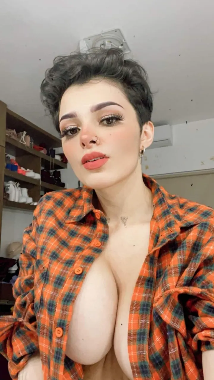 Karely ruiz y sus Enormes Tetas
