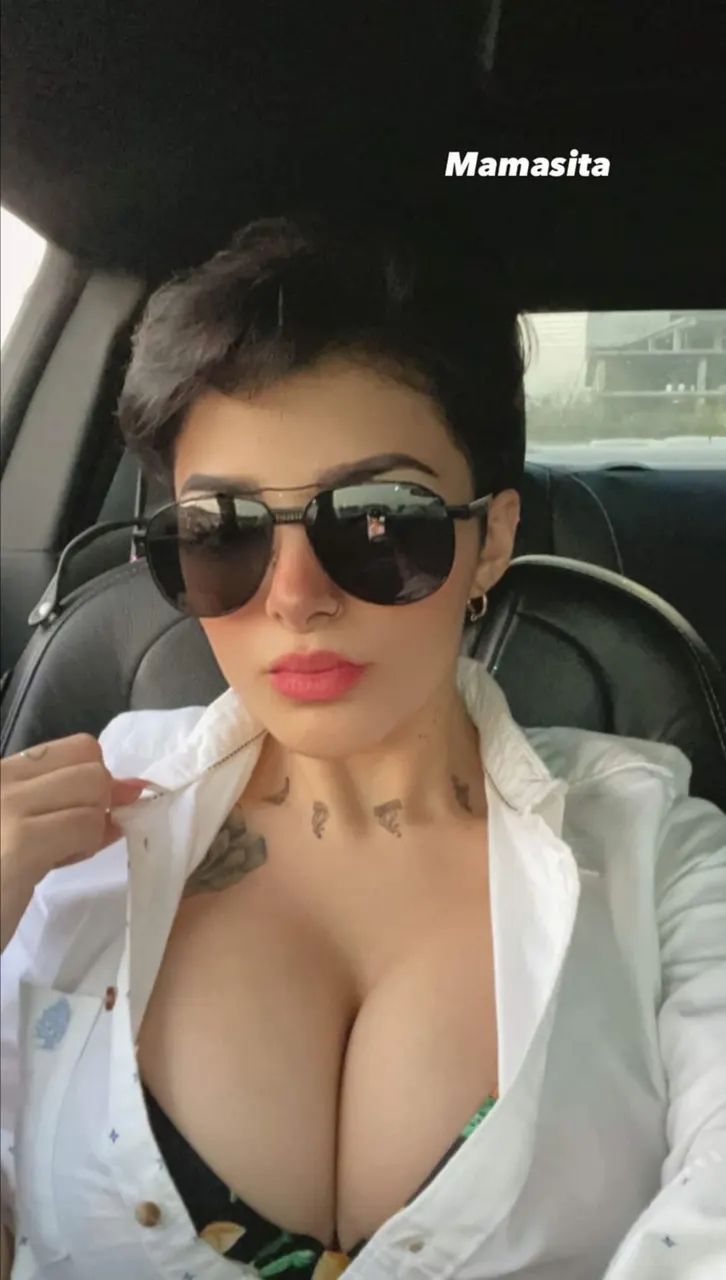 Karely ruiz y sus Enormes Tetas